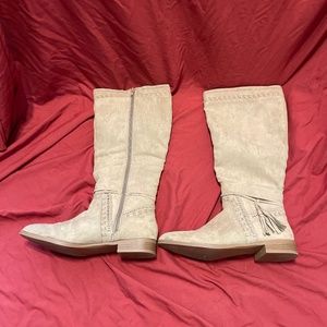Women’s suede boots